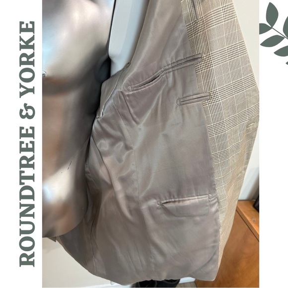 Roundtree & Yorke Wool-Silk Blend Blazer – Size 46L - Picture 7 of 8
